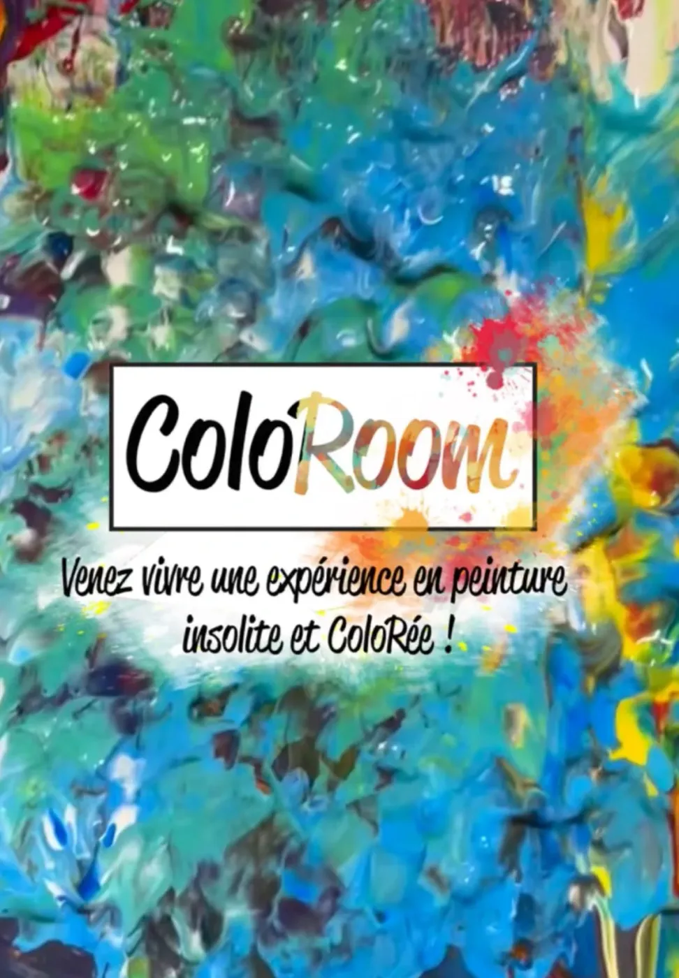 Logo ColoRoom sur fond de peinture colorée bleue et verte, avec le slogan « une expérience en peinture insolite et ColoRée »