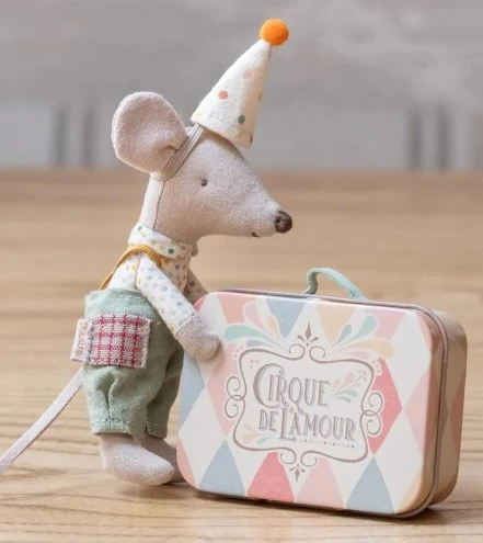 Petite souris en tissu avec chapeau de fête et valise Cirque de l'Amour, jouet décoratif vendu à L'Échappée Belle